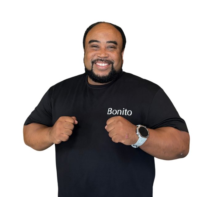 Bonito Soekardjo, kickbokstrainer van de kickbokscursus bij FIT Progression in IJsselmuiden